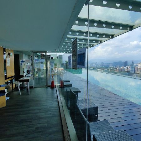 Starsbed Klcc Skyview Roof Pool Hostel Kuala Lumpur Exterior foto