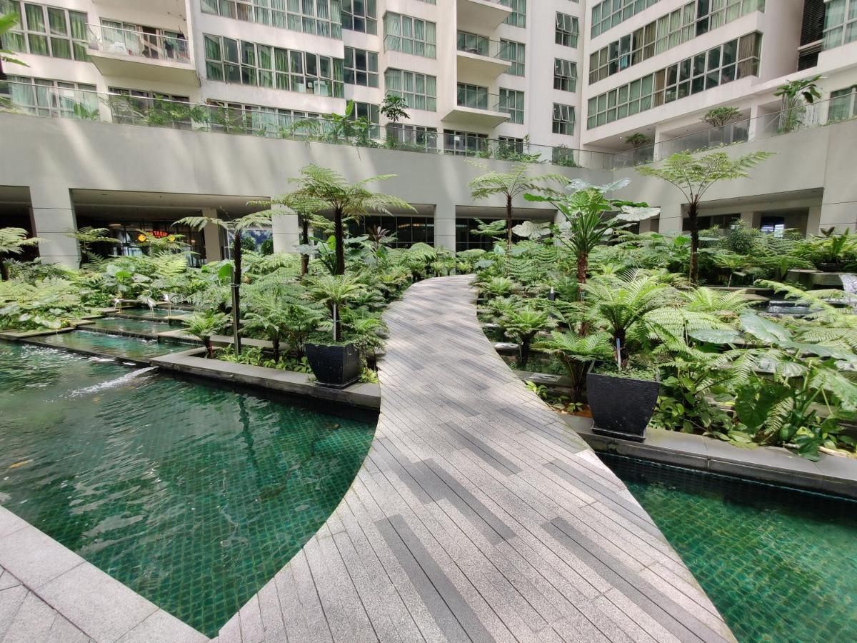 Starsbed Klcc Skyview Roof Pool Hostel Kuala Lumpur Exterior foto