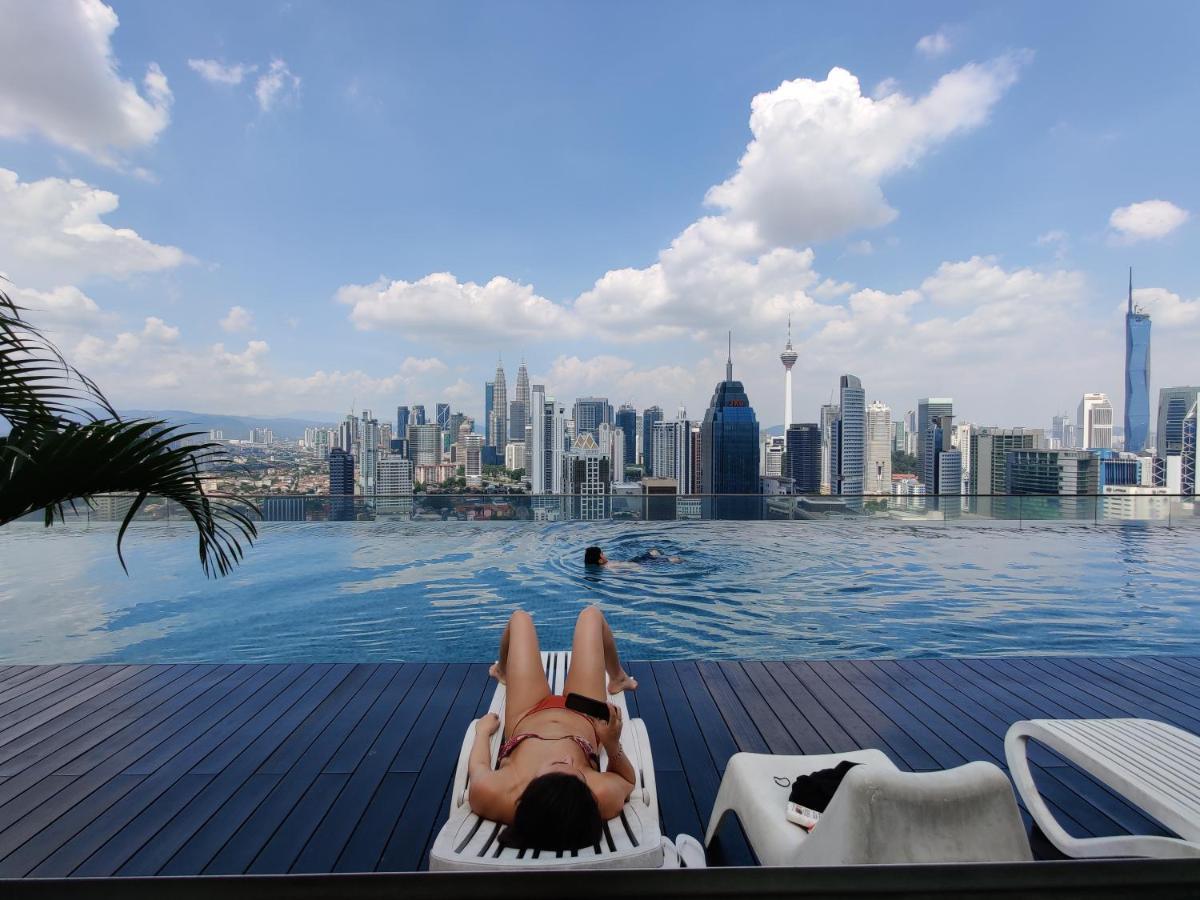 Starsbed Klcc Skyview Roof Pool Hostel Kuala Lumpur Exterior foto